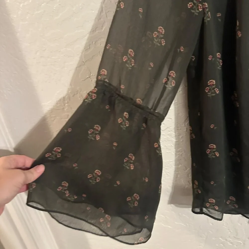 Y White House Black Market Olive Green Off Shoulder Floral Gauzy Boho Blouse - Picture 3 of 9